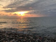 У морі неподалік Алупки зафіксували спалахи та чули вибухи