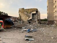 Окупанти вночі масовано обстріляли Миколаїв: влучили у лікарню та приватні будинкі