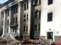 Намагаються приховати вбивство 600 цивільних. Окупанти проводять “реконструкцію” Драмтеатру в Маріуполі