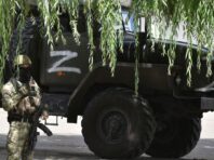 Супутник зафіксував, що росіяни під Херсоном перекидають техніку окремою переправою