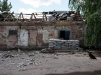 Окупанти за добу обстрілів Донецької області зруйнували майже 100 будинків