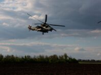 Працюють гелікоптери. Військові показали українську авіацію на фронті (відео)