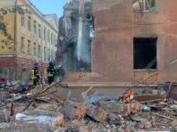 Окупанти вдарили по багатоповерхівці в Слов’янську: під завалами можуть бути люди
