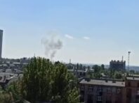 У центрі Донецька пролунали вибухи: над містом піднімається дим