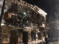 Внаслідок удару по Запоріжжі спалахнув житловий будинок: одна людина загинула, семеро поранені