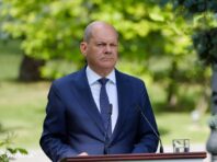 Шольц заявив, що Путін досі не вважає помилкою вторгнення в Україну