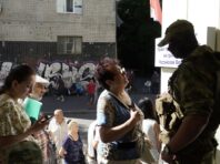 Окупанти у Запорізькій області змушують голосувати за п’ятьох і формують “добробати”
