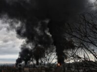 Росіяни вдарили ракетою по центру Дніпра, є поранені