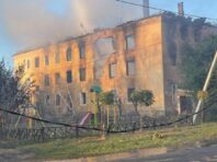 Росіяни вдарили по Кураховому на Донбасі: 12 поранених, серед них діти