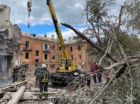 Ракетний удар по Слов’янську: з-під завалів вилучили тіло людини
