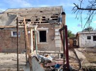 Росія атакувала житлові будинки під Нікополем, скинувши 60 снарядів: є загиблі та поранені
