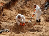 В Ізюмі ексгумували майже 60 тіл, у більшості є сліди насильницької смерті