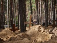 З’явились нові фото з місця масового поховання в Ізюмі