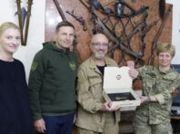 Міністр оборони Естонії відвідав Київ та передав ЗСУ мобільний госпіталь