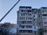 Окупанти вдарили ракетою С-300 по житловому будинку у Миколаєві: у ОП показали наслідки