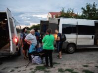 Поліція показала процес евакуації під обстрілами з прифронтового Вугледара (відео)