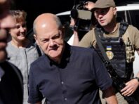 Шольц пояснив, чому Німеччина не відправляє танки Україні