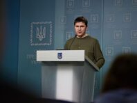 Менше фантазій. Подоляк відреагував на заклики до переговорів з Росією