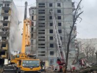 Кількість жертв удару по багатоповерхівці в Запоріжжі знову зросла