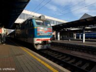 У Києві вибухом пошкоджений залізничний вокзал, проте рух поїздів продовжується