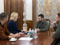 Зеленський зустрівся з послом США через ракетні удари по Україні