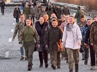 Вперше лише жінки. Україна підтвердила обмін полоненими з Росією: фото та відео