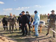 З масового поховання у Лимані ексгумували вже 20 тіл, серед них – діти
