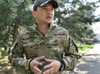 Отримають гроші. Кім запропонував окупантам на півдні здаватися разом з технікою
