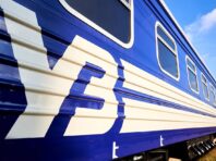 В Україні через обстріли затримуються десятки потягів