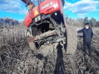 У Сумській області на полі підірвався комбайн (фото)