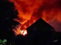 В окупованому Іловайську прогриміли вибухи: відео пожежі