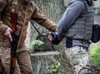У розвідці розповіли, де солдати РФ можуть дізнатися про умови здачі в полон