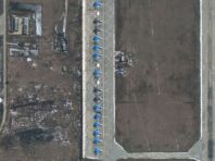 Росіяни почали захищати літаки на аеродромі за 300 км від кордону з Україною