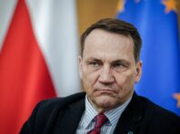Польща не повинна виключати відправлення військ до України, – Сікорський