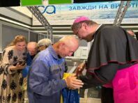 Зеленський показав фото звільнених з полону 10 українців