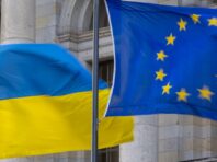 Захист для українських біженців у Європі продовжать ще на рік