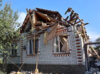 Росія вдарила з авіації по будинках під Харковом: є постраждалі, фото руйнувань