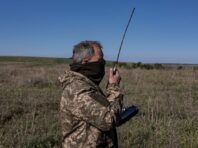 Прикордонники дронами деактивували техніку РФ на Бахмутському напрямку (відео)