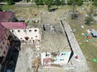 Окупанти скинули авіабомби на дитсадок у Мирнограді: поранені п’ять людей (фото, відео)