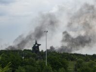 У Донецьку жаліються на “прильоти”, в небі видніється дим