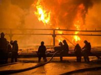 Ліквідація пожежі після обстрілу РФ у Київській області триває вже 16 годин