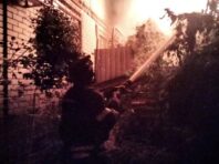 В Херсоні всю ніч лунали вибухи: окупанти обстріляли лікарню, почались пожежі