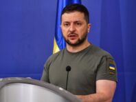 Зеленський розповів подробиці про візит Сирського на фронт