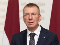 Члени НАТО мають обговорити використання Україною зброї без обмежень, – президент Латвії