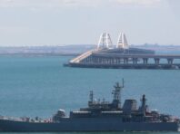 Росія вивозить корисні копалини з України Керченським мостом, – британська розвідка