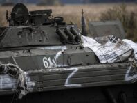 ЗСУ подвійним ударом знищили російський “танк-черепаху” на півдні (відео)