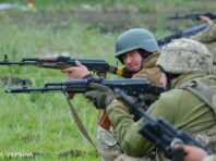 ЗСУ могли оточити сили РФ на заводі у Вовчанську, ворог просунувся під Авдіївкою: карти ISW