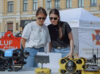 В центрі Києва показали вітчизняні безпілотники та роботи