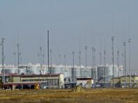 У Ростовській області третю добу палає нафтобаза: вибухнула чергова цистерна (відео)