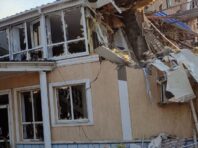 Удар РФ по готелю в Краматорську: під завалами знайшли тіло, це може бути журналіст